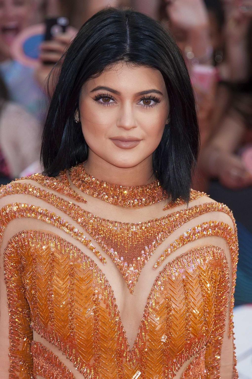 16P Kendall and Kylie Jenner braless and pantyless at MuchMusic Video Awards in Toro
