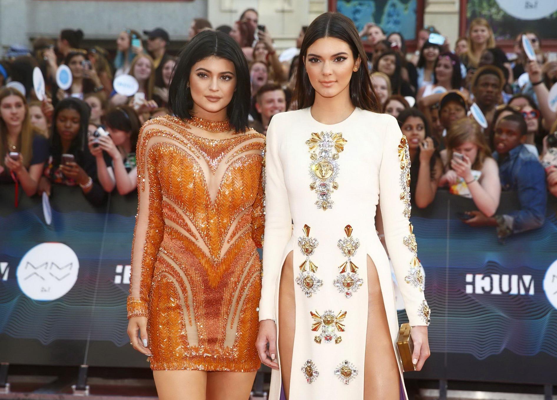 16P Kendall and Kylie Jenner braless and pantyless at MuchMusic Video Awards in Toro