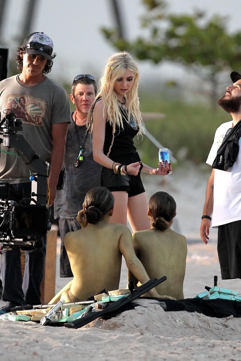 16P Taylor Momsen shooting a music video on Miami Beach with two bodypainted models