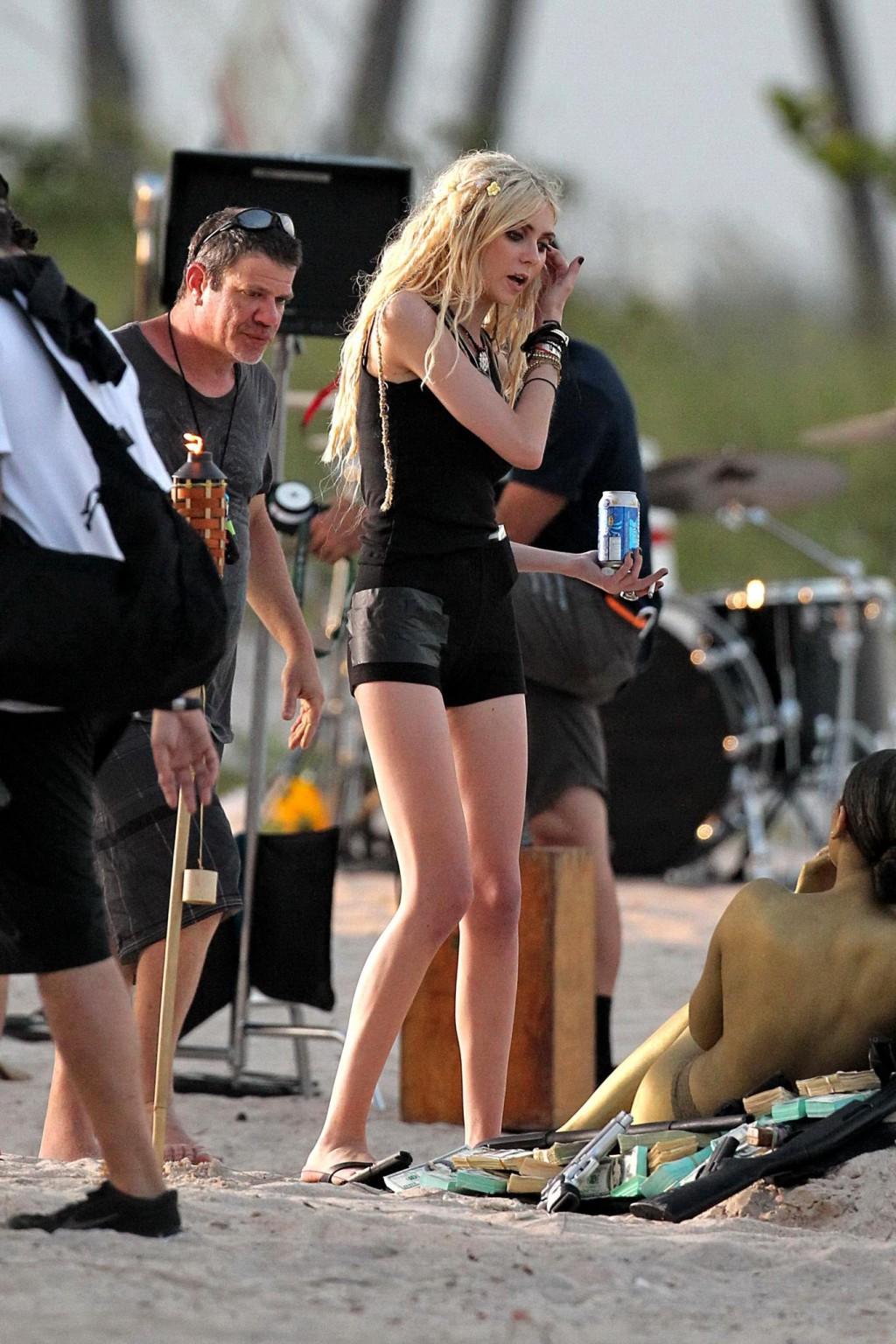 16P Taylor Momsen shooting a music video on Miami Beach with two bodypainted models