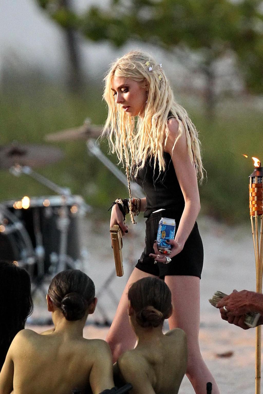 16P Taylor Momsen shooting a music video on Miami Beach with two bodypainted models