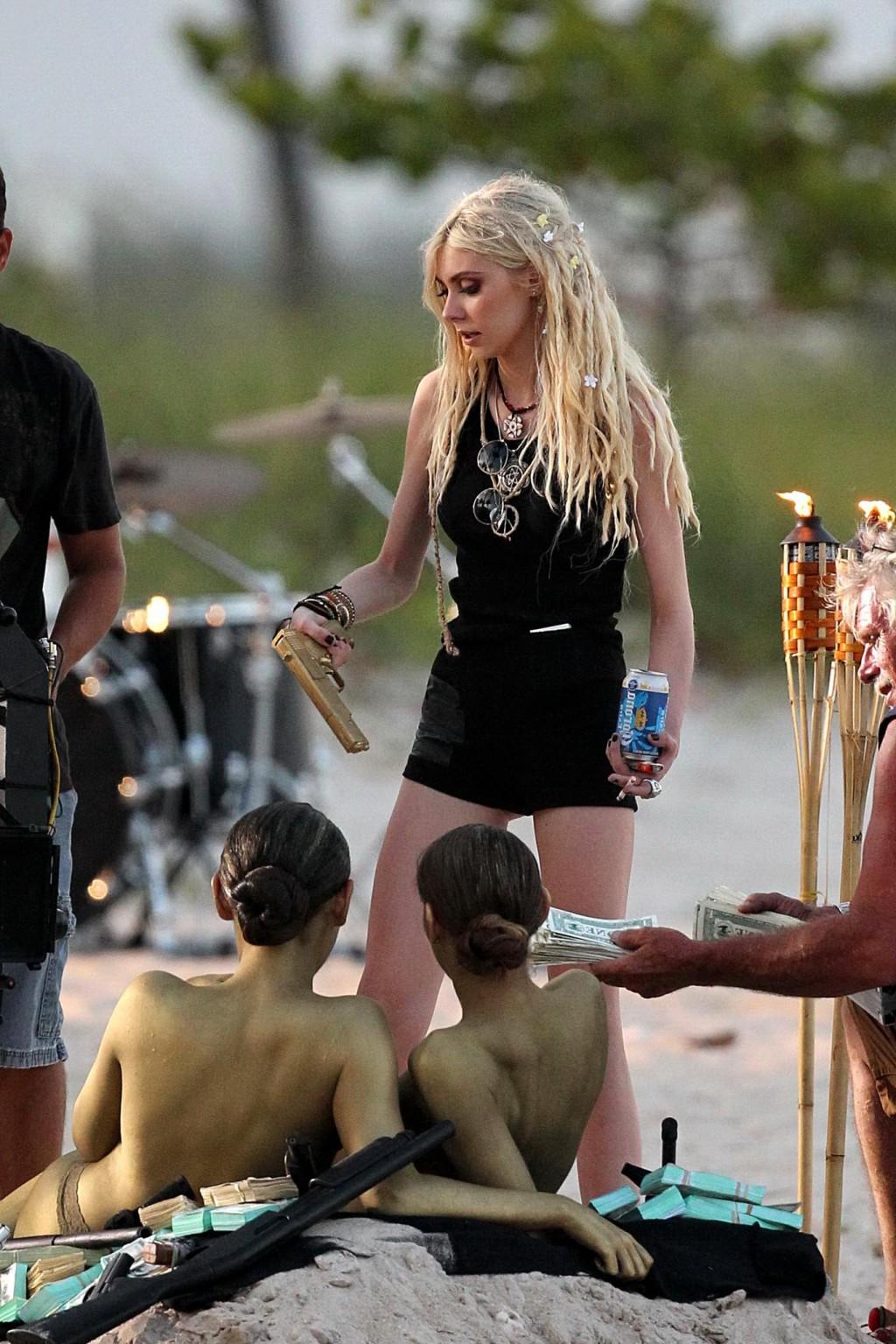 16P Taylor Momsen shooting a music video on Miami Beach with two bodypainted models