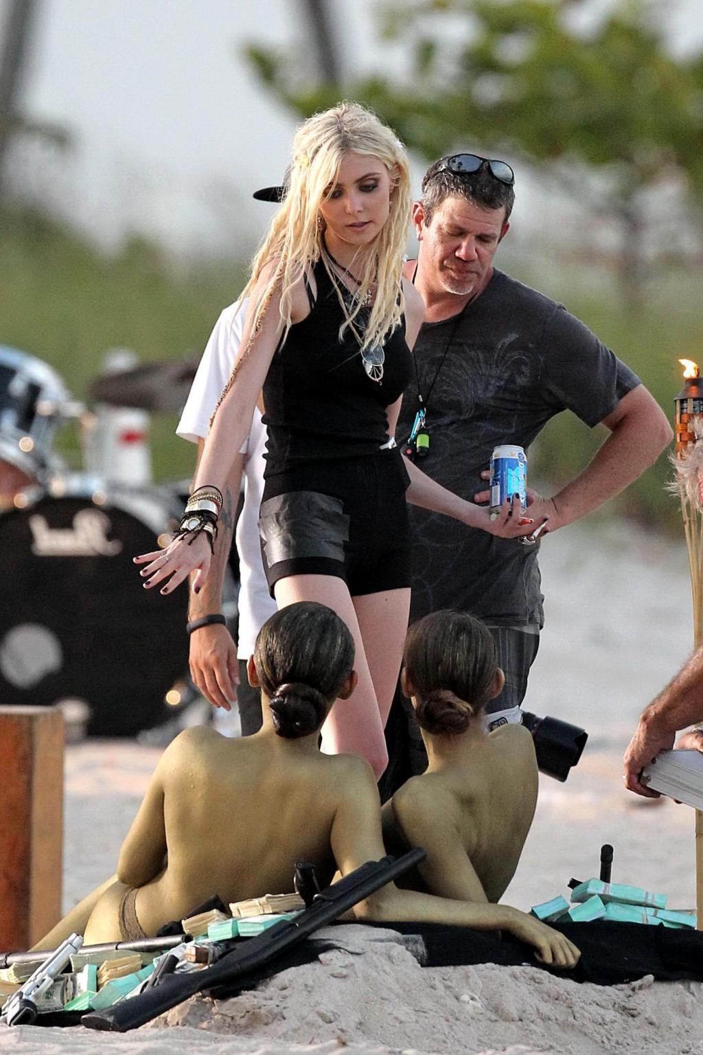 16P Taylor Momsen shooting a music video on Miami Beach with two bodypainted models