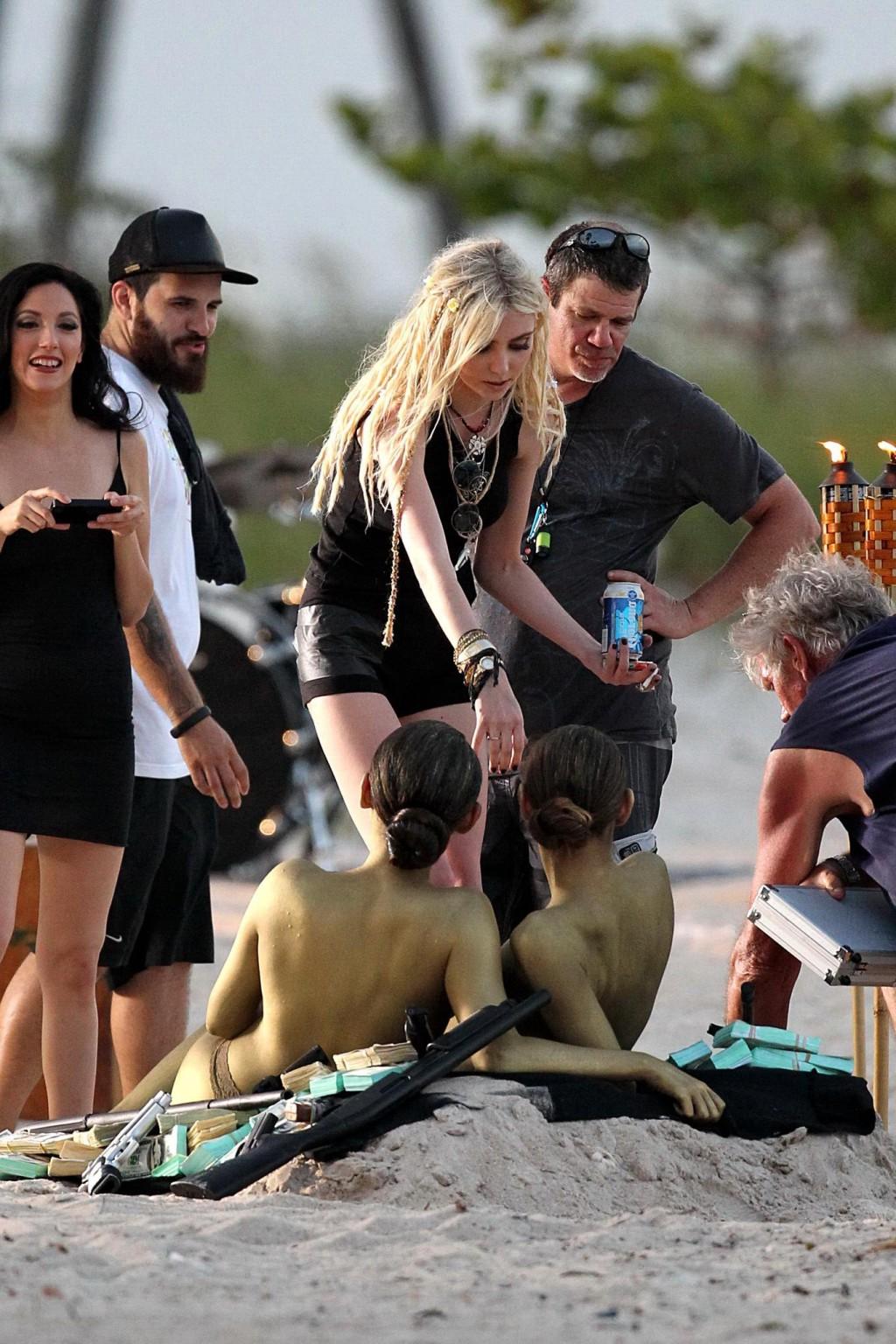 16P Taylor Momsen shooting a music video on Miami Beach with two bodypainted models