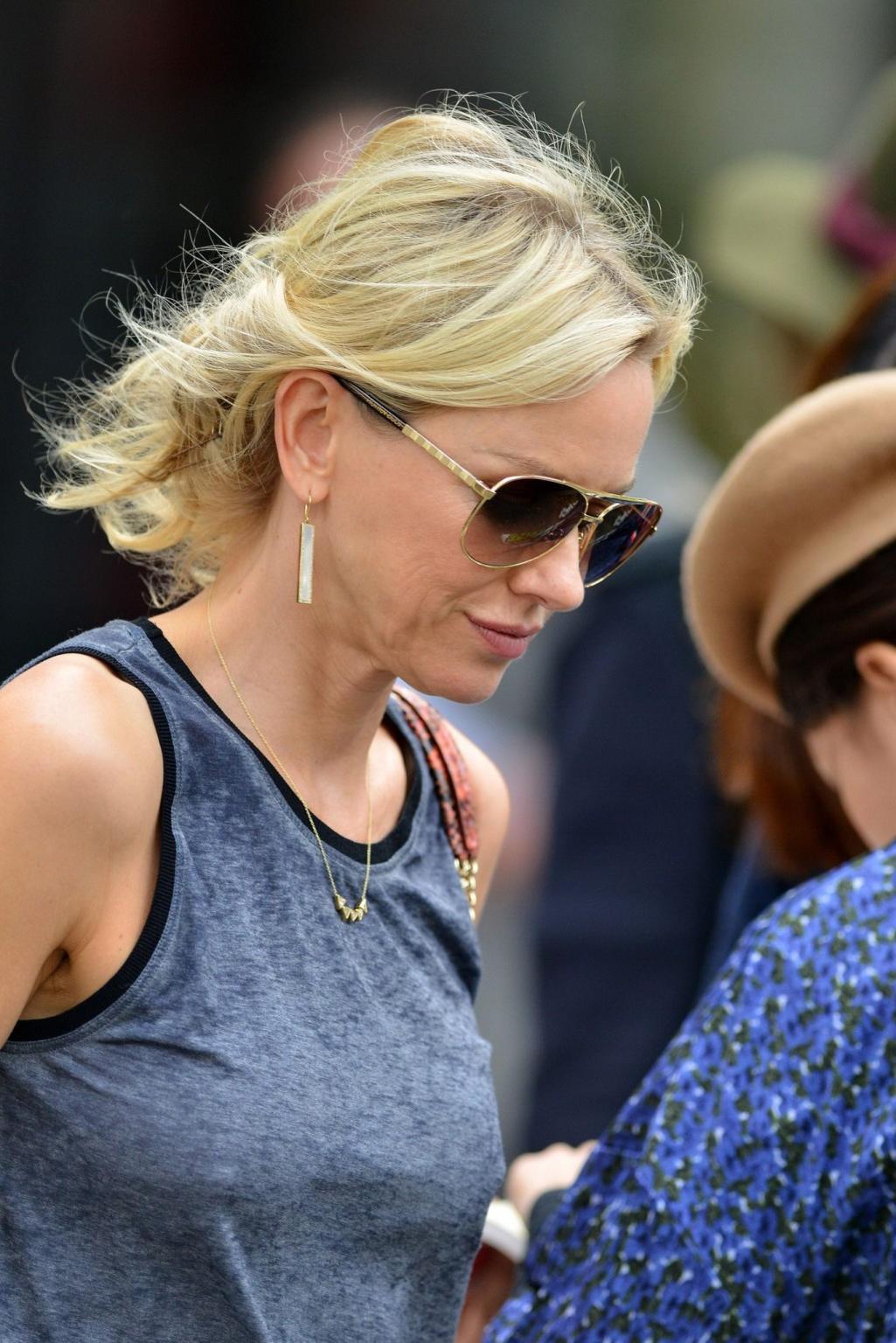 16P Naomi Watts braless wearing thin top and jeans while shopping in Paris