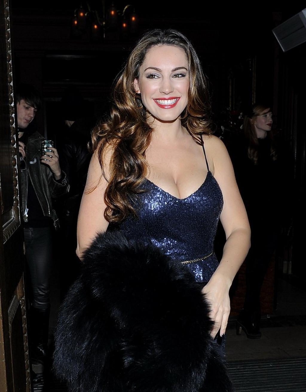 16P Kelly Brook shows huge cleavage while celebrating her 34th birthday at her new b