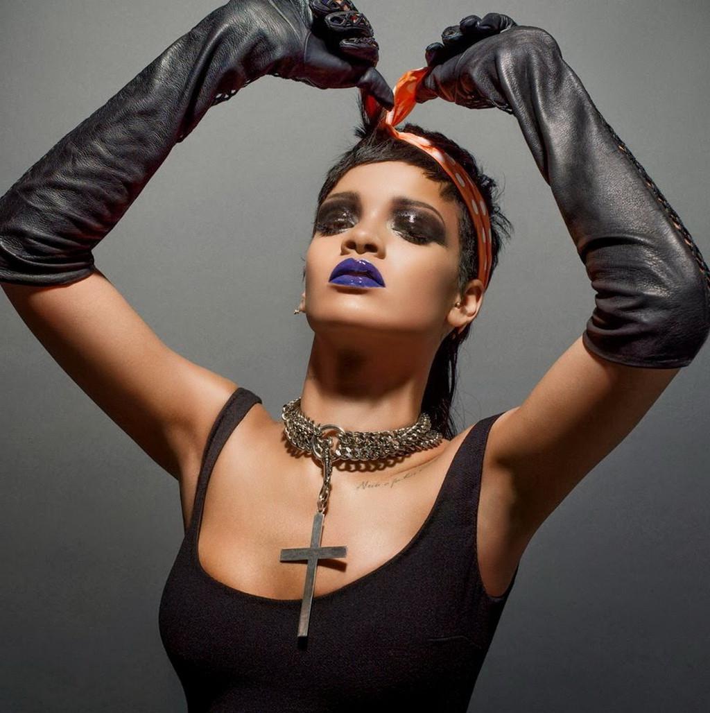 16P Rihanna fully nude but covered posing as the serpent-haired queen Medusa for the