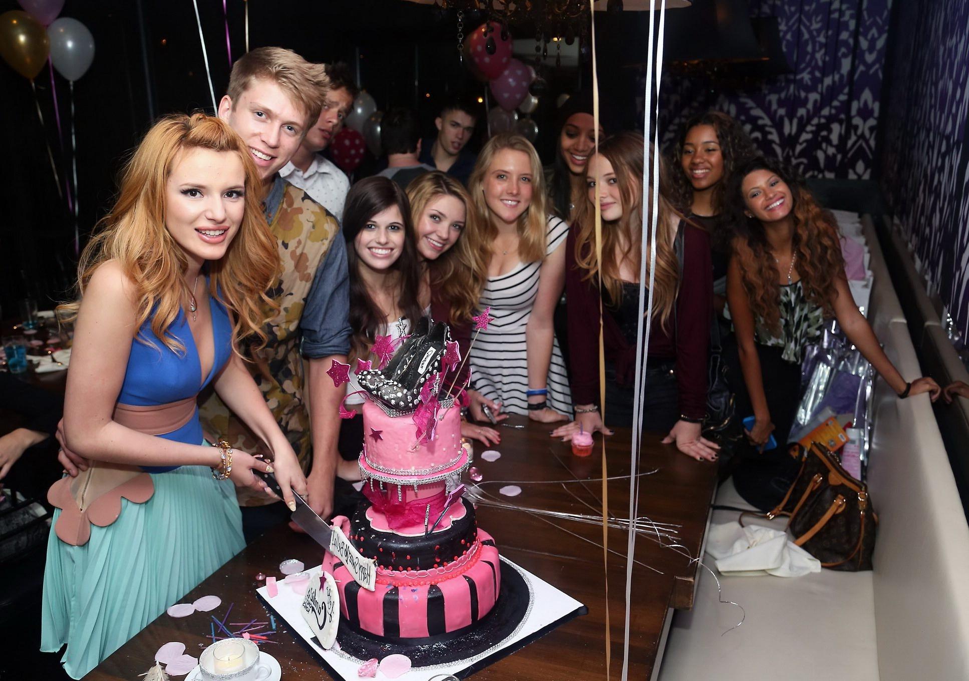 16P Bella Thorne cleavy and leggy while celebrates her birthday at STK Restaurant in