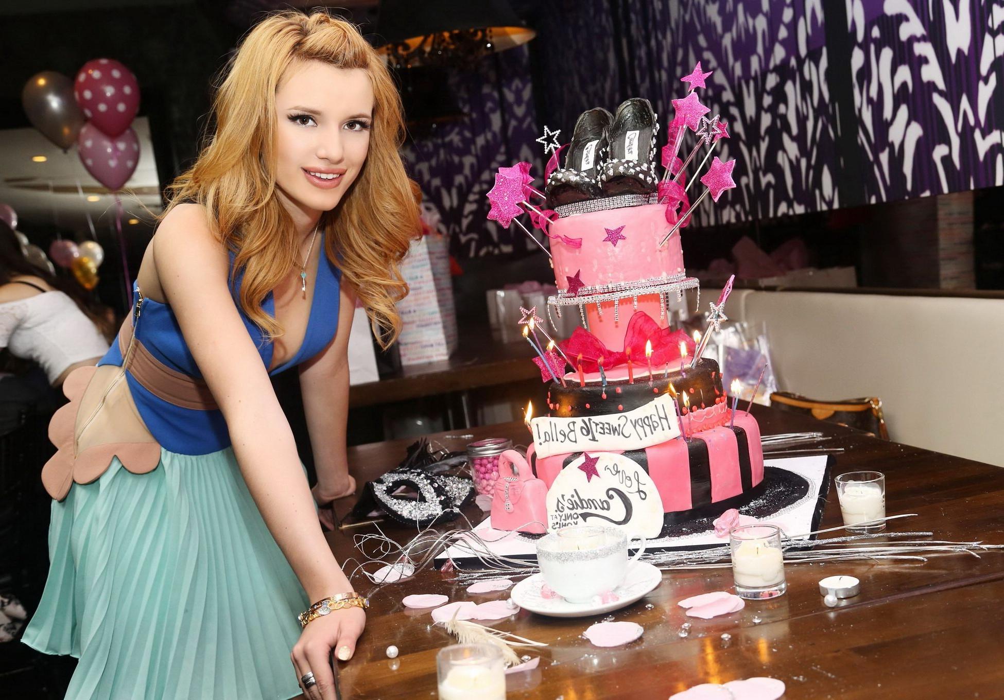 16P Bella Thorne cleavy and leggy while celebrates her birthday at STK Restaurant in