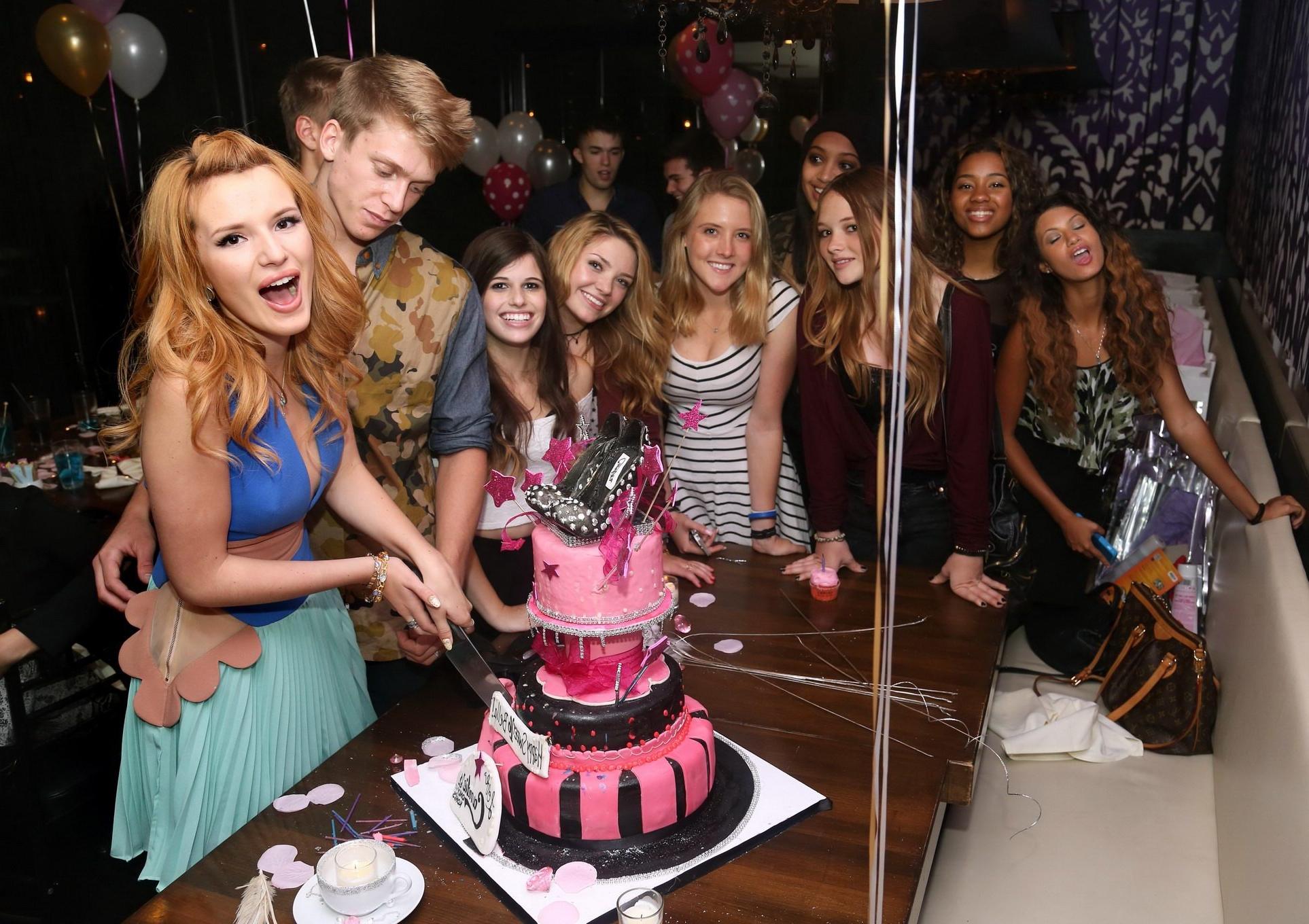 16P Bella Thorne cleavy and leggy while celebrates her birthday at STK Restaurant in