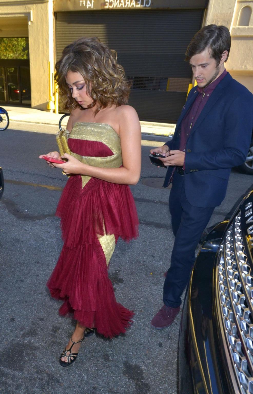 16P Sarah Hyland wearing red hot strapless dress at 2013 MTV Video Music Awards in N