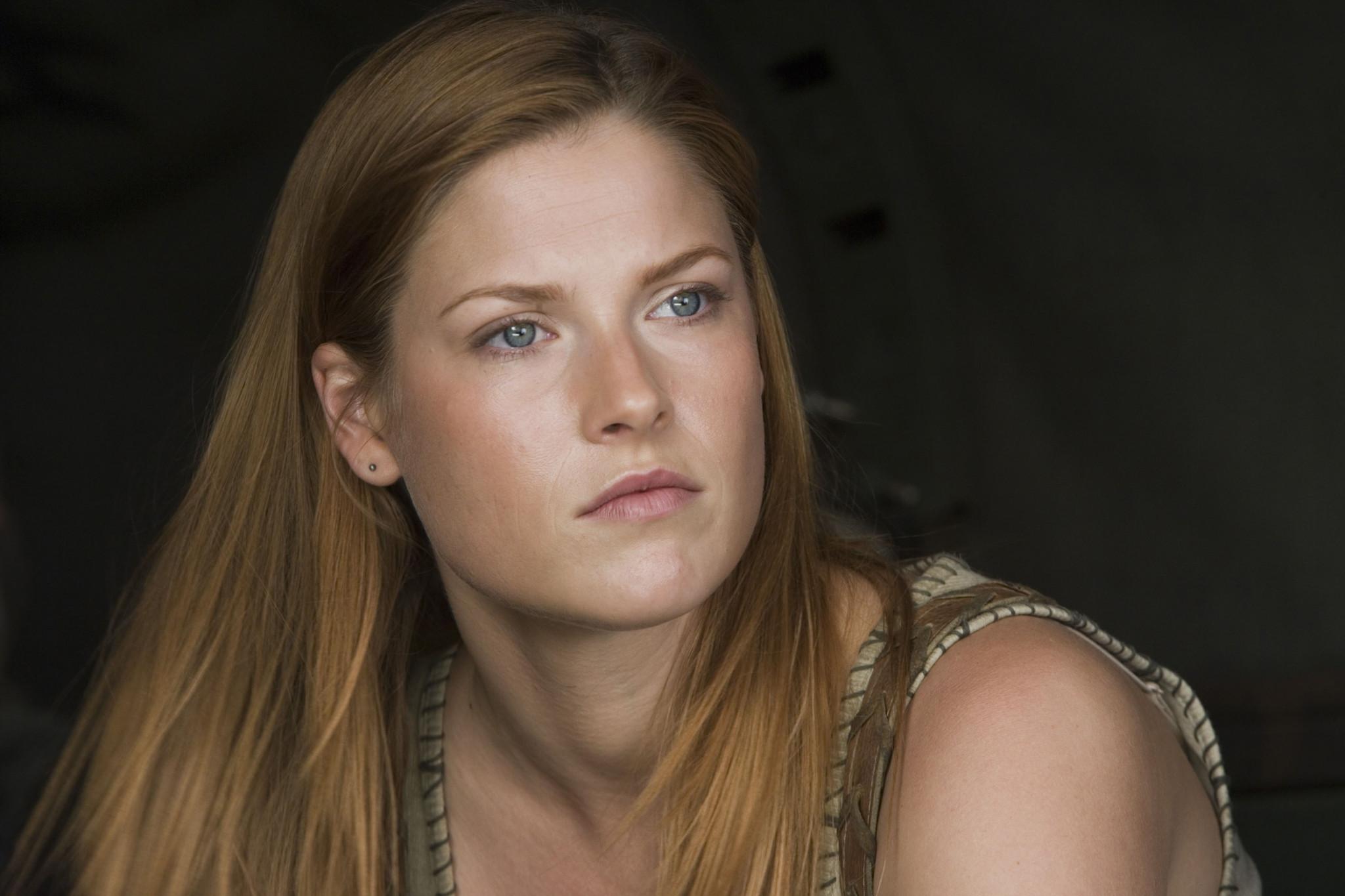 16P Ali Larter looks very hot wearing a military outfit in 'Resident Evil: Extinctio