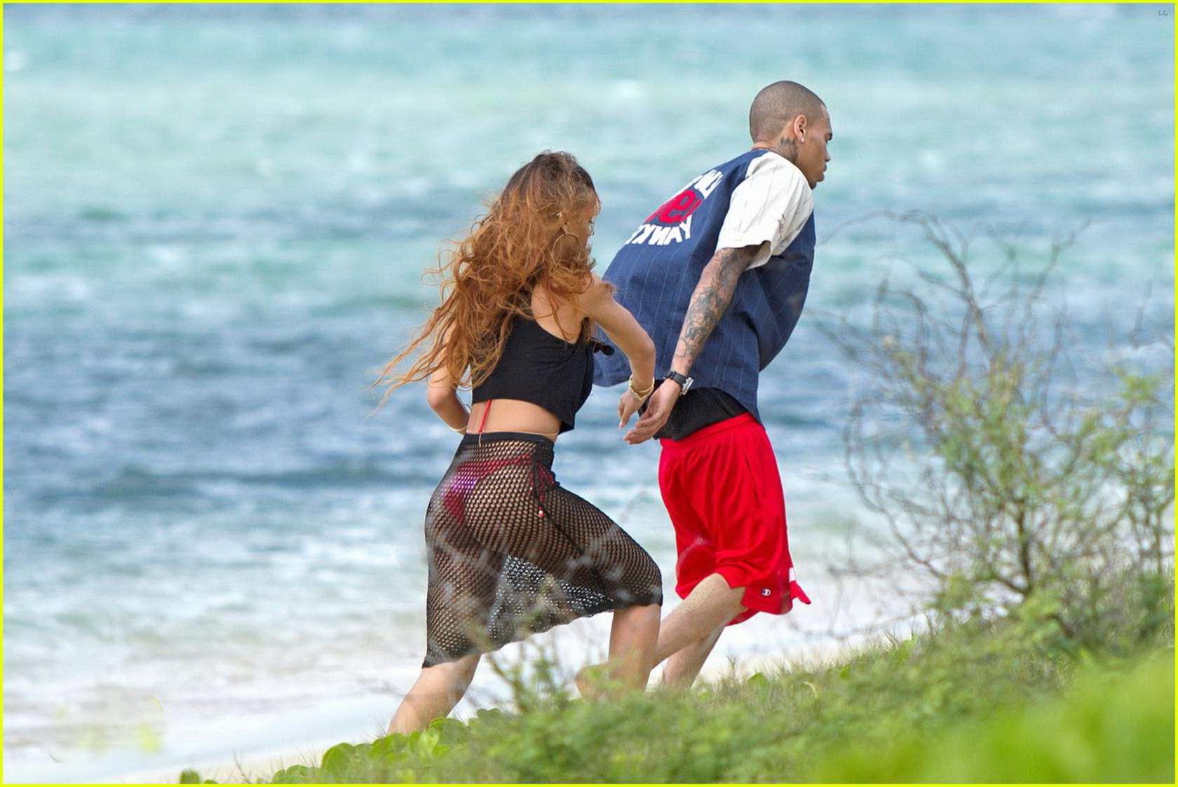 10P Rihanna in bikini bottom  fishnet showing off her ass in Hawaii for her birthday