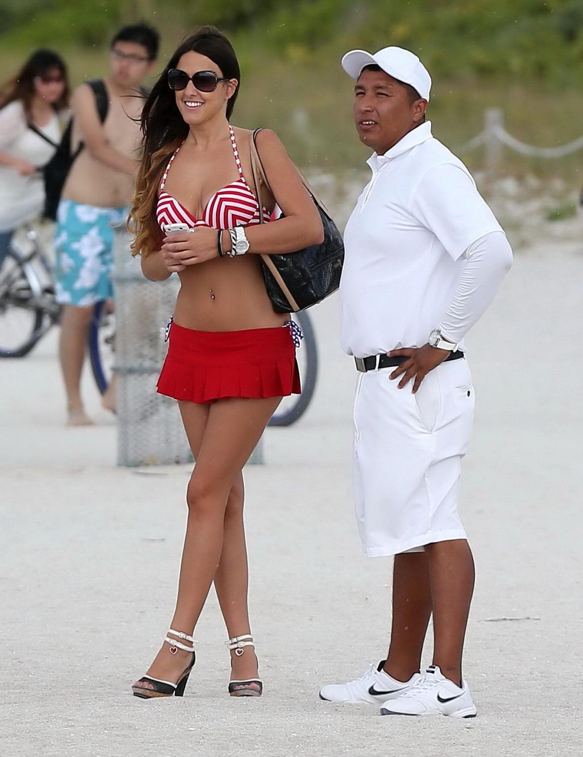 10P Claudia Romani shows off her ass wearing a thong bikini in Miami