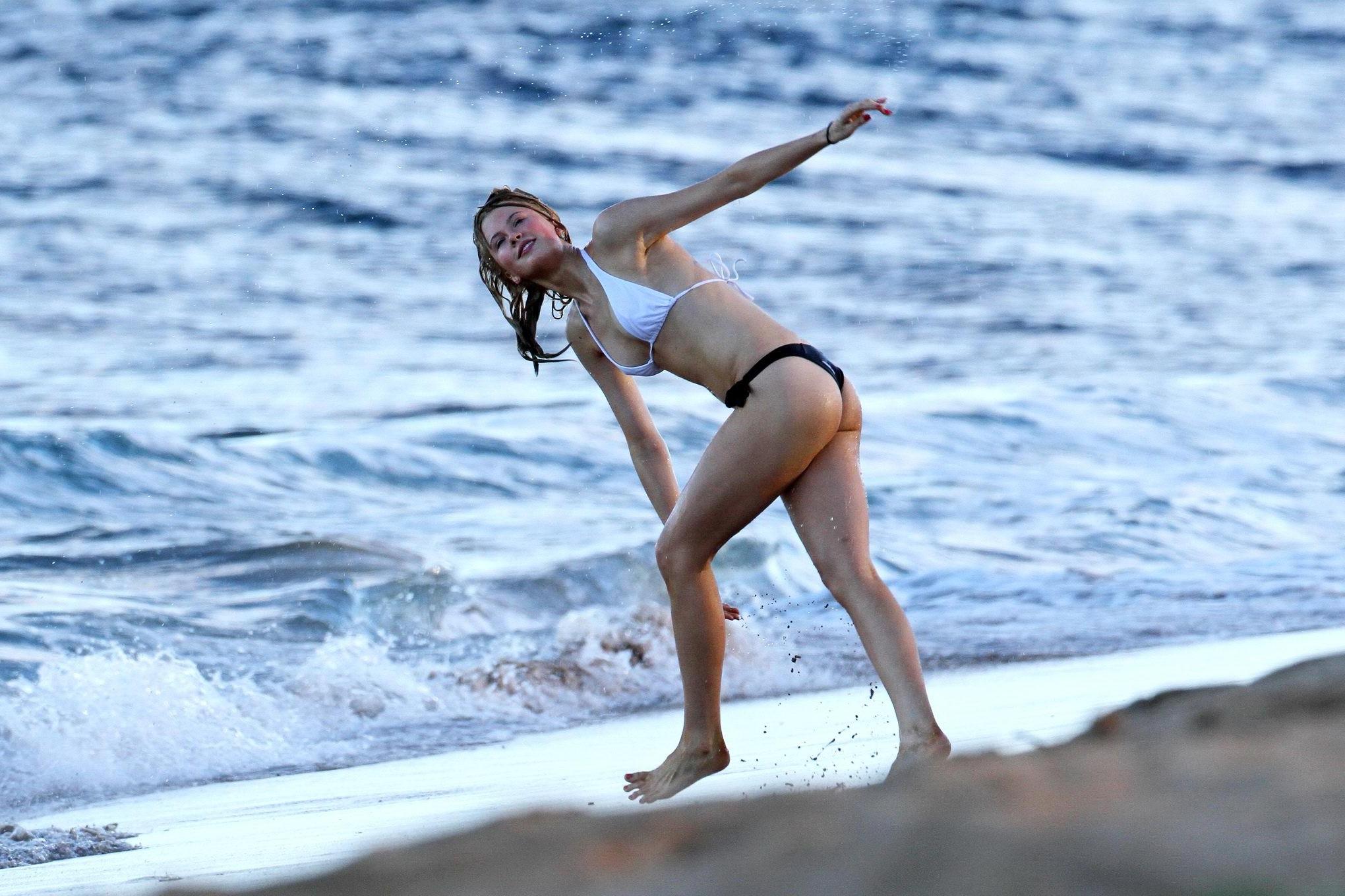10P Ireland Baldwin shows ass  pokies wearing a wet thong bikini on a beach in Maui