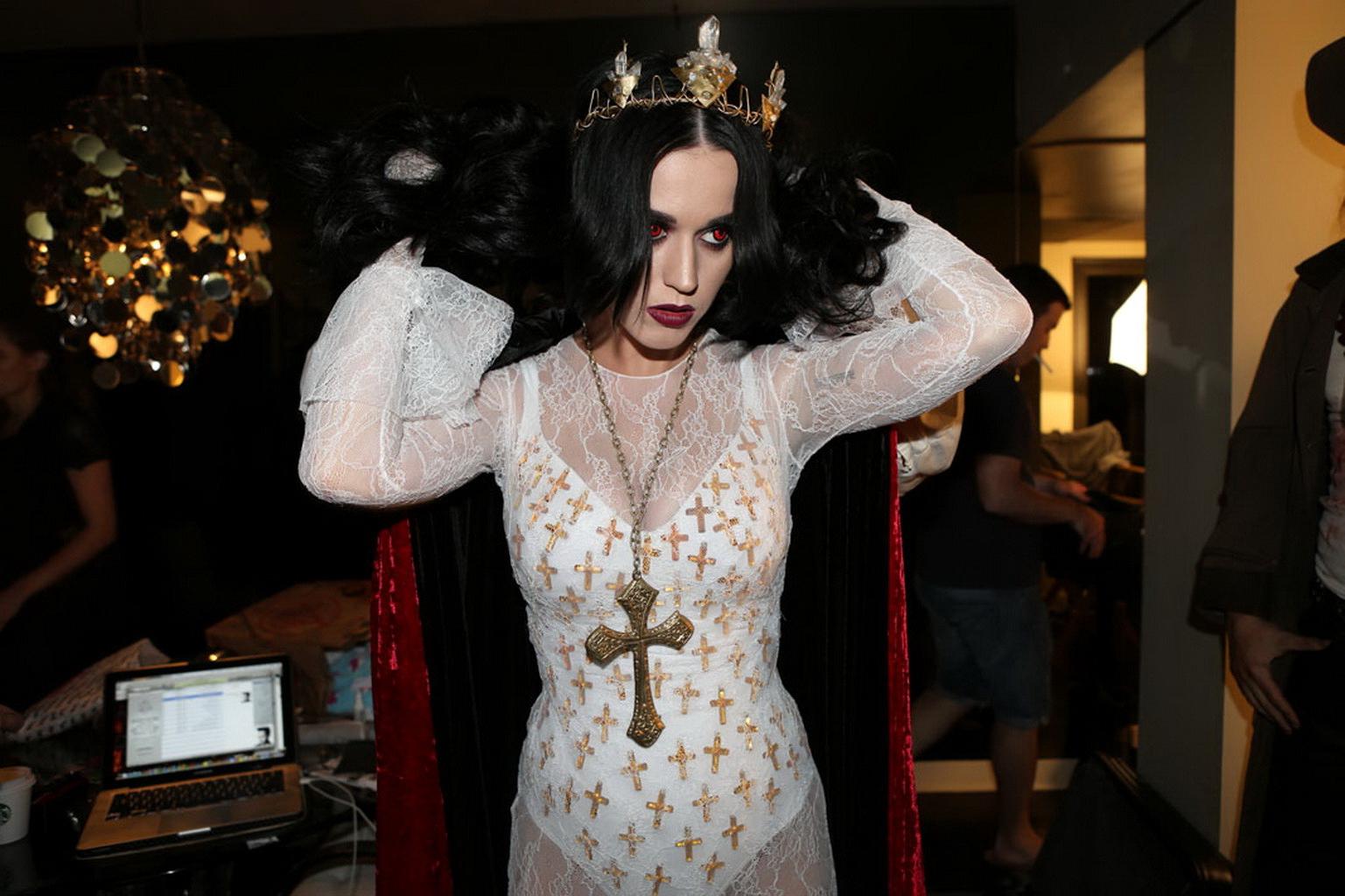 10P Katy Perry busty dressed as cocksucking vampire for her birthday bash at The Mag