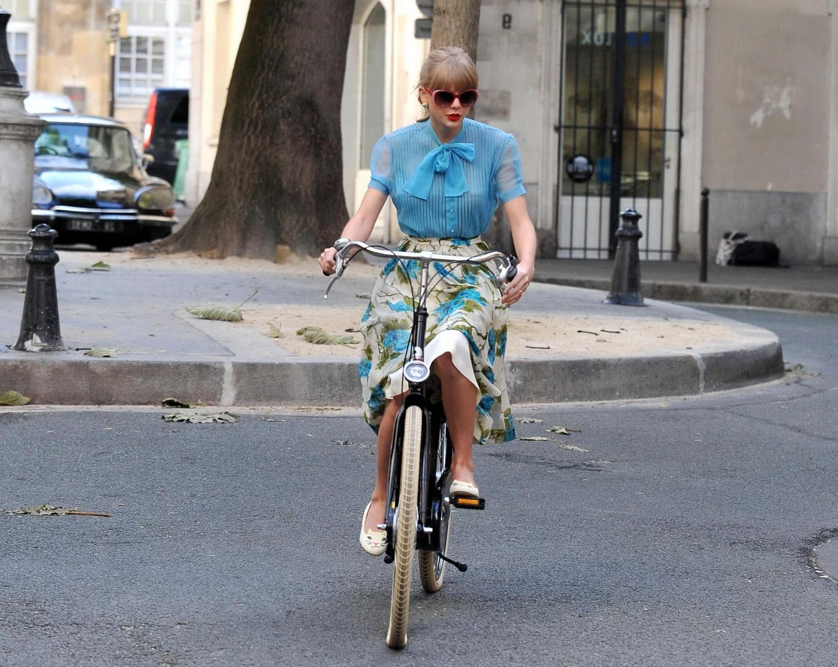 8P Taylor Swift see through to bra while riding a bike on the music video set
