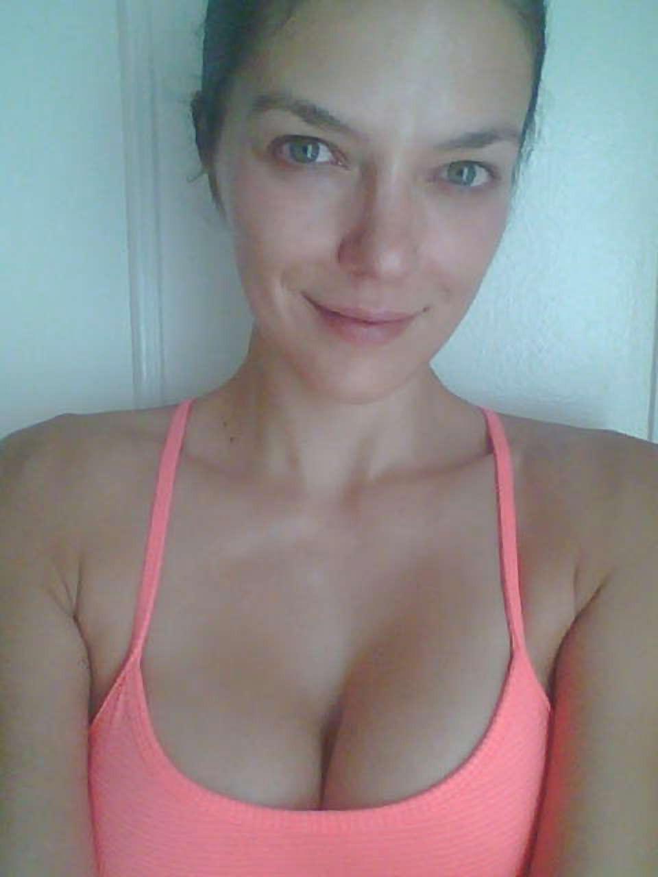 10P Adrianne Curry posing totally nude on private photos