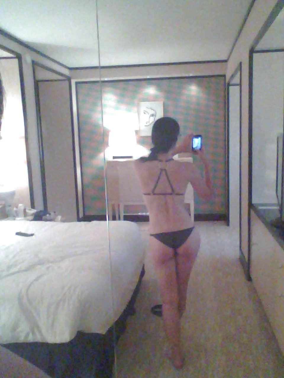 10P Adrianne Curry posing totally nude on private photos