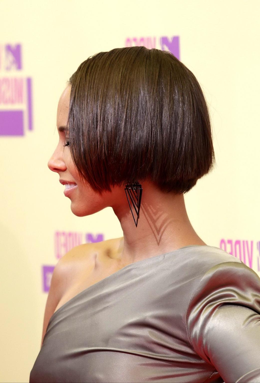 9P Alicia Keys leggy  showing pokies at MTV Video Music Awards in LA