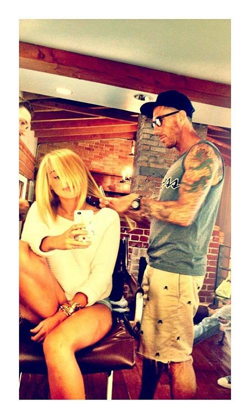 10P Miley Cyrus with new short haircut on private photos