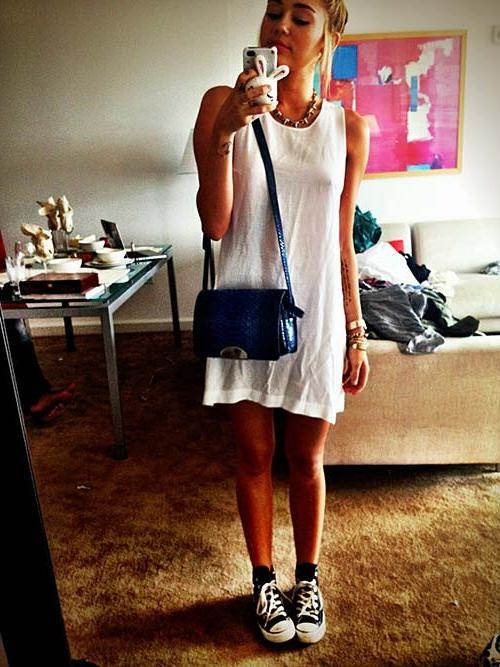 10P Miley Cyrus with new short haircut on private photos