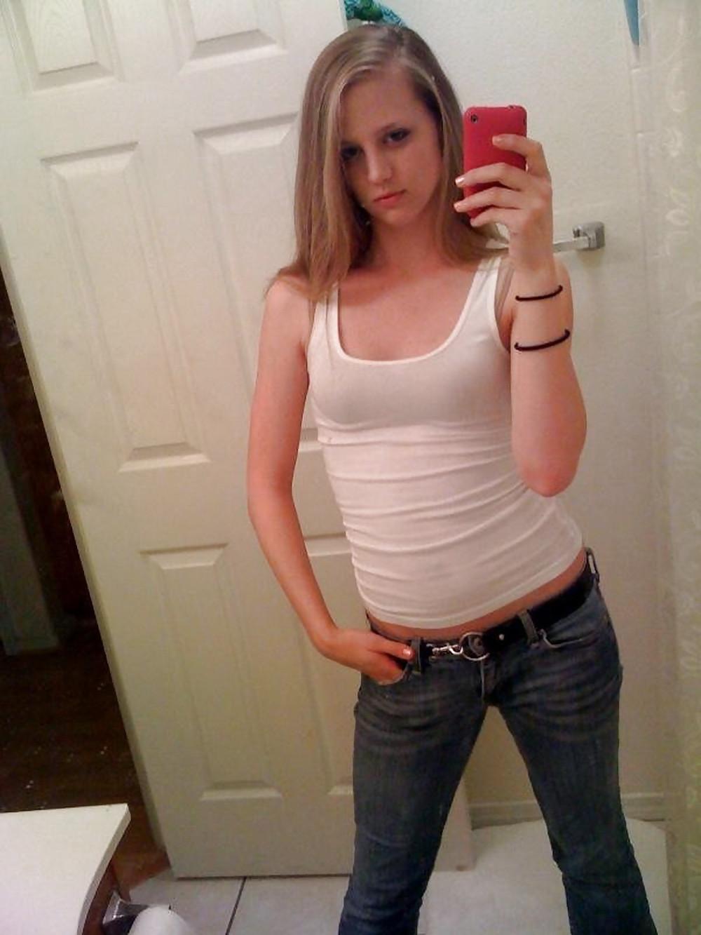 25P Queens in jeans IC