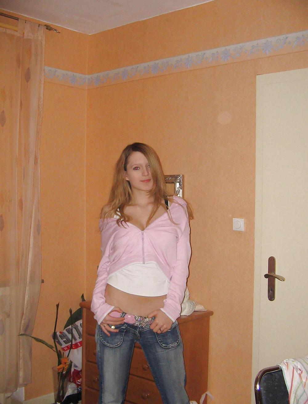 25P Queens in jeans IC