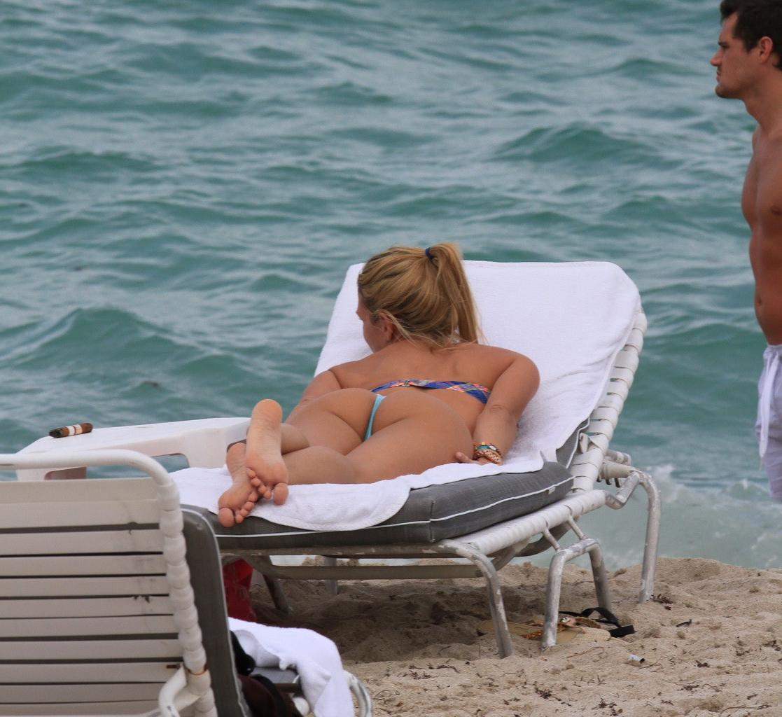 9P Sofia Zamolo getting groped in thong strapless bikini at the beach in Miami