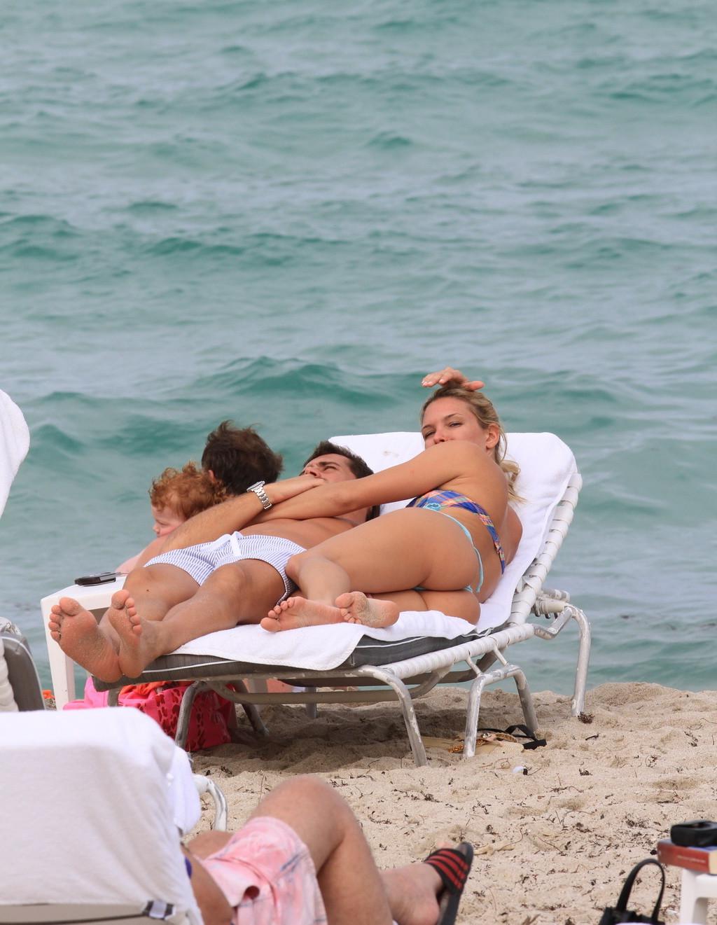 9P Sofia Zamolo getting groped in thong strapless bikini at the beach in Miami