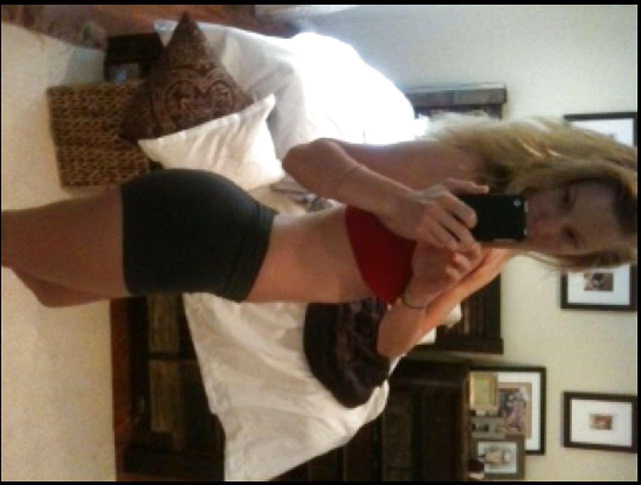 9P Heather Morris exposing her boobs and pussy in private leaked photos