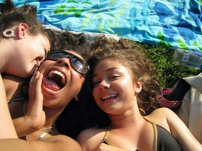 10P Sarah Hyland looking very hot and sexy on private photos