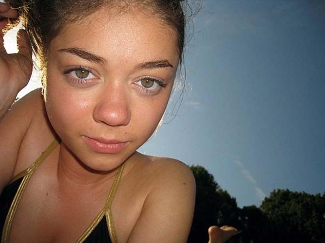 10P Sarah Hyland looking very hot and sexy on private photos