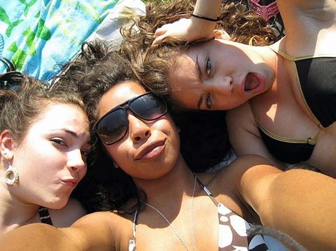 10P Sarah Hyland looking very hot and sexy on private photos