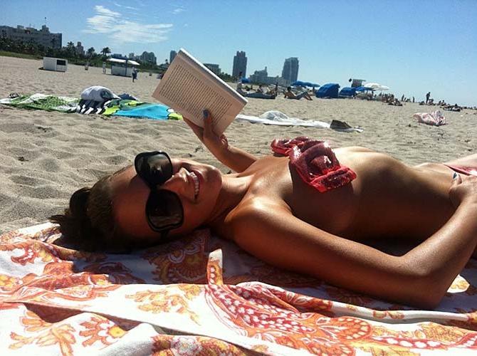 10P Rosie Jones posing totally nude and lesbian private photos