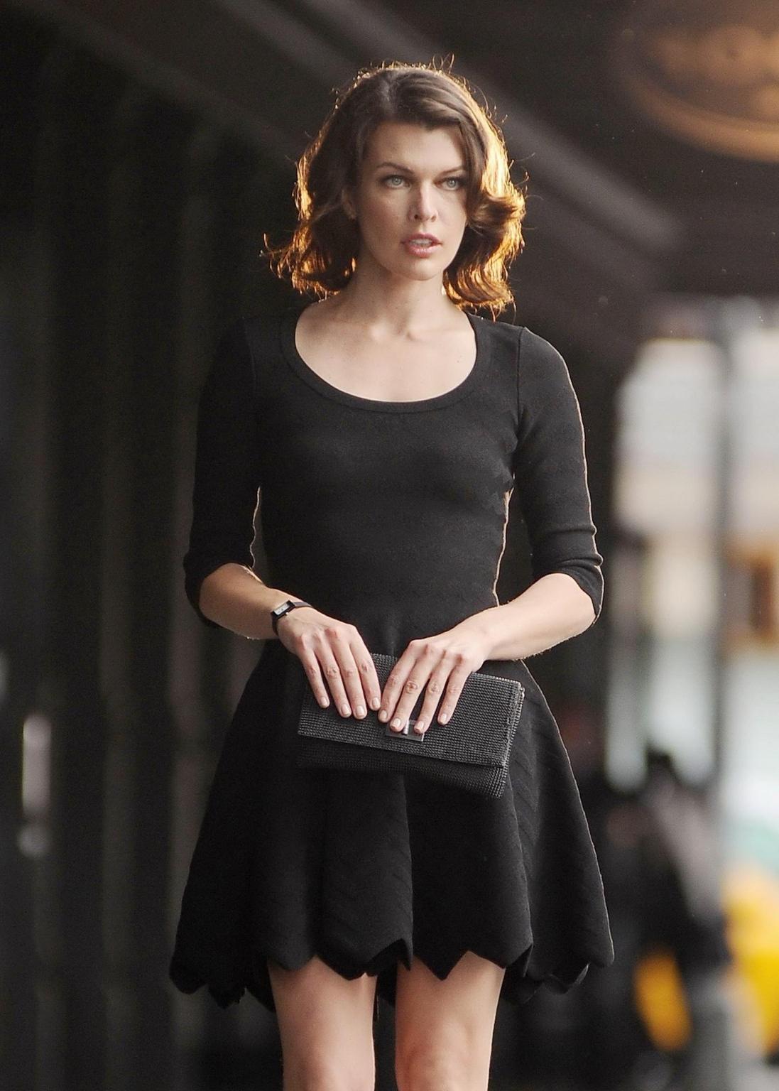 10P Milla Jovovich flashing her ass in thong on the Avon ad set