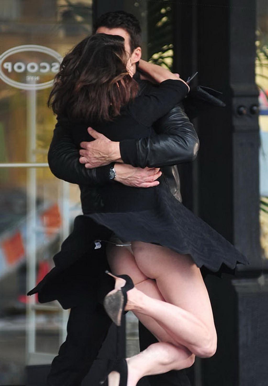 10P Milla Jovovich flashing her ass in thong on the Avon ad set