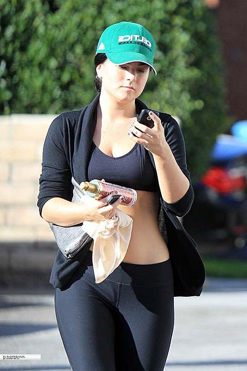 10P Joanna Jojo Levesque looking hot and sexy on private photos