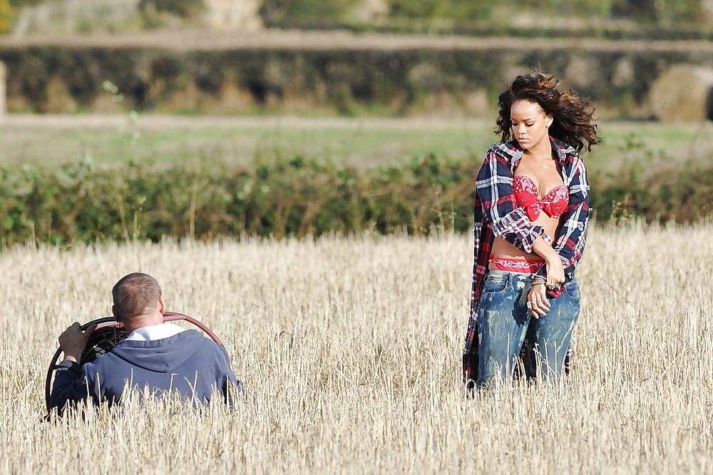 25P Rihanna - sexy while filming a music video in Ireland