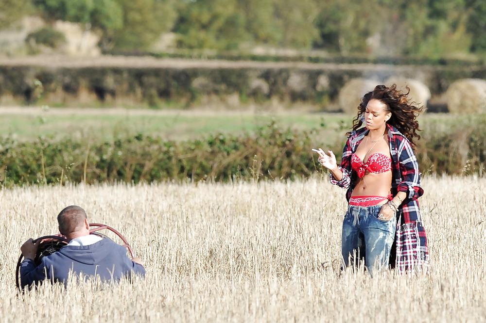 25P Rihanna - sexy while filming a music video in Ireland