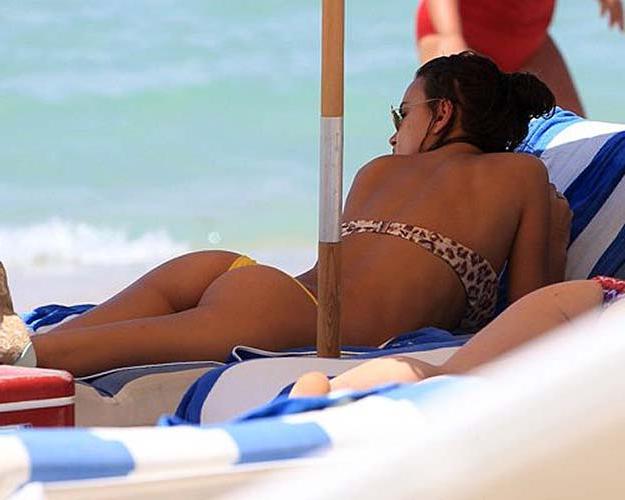 16P Irina Shayk exposing sexy body and hot ass in thong on beach