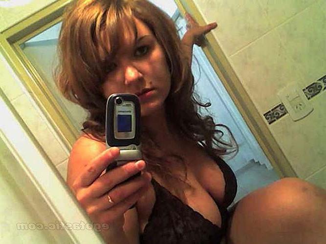 16P Victoria Santos posing totally nude in front of mirror on private photos
