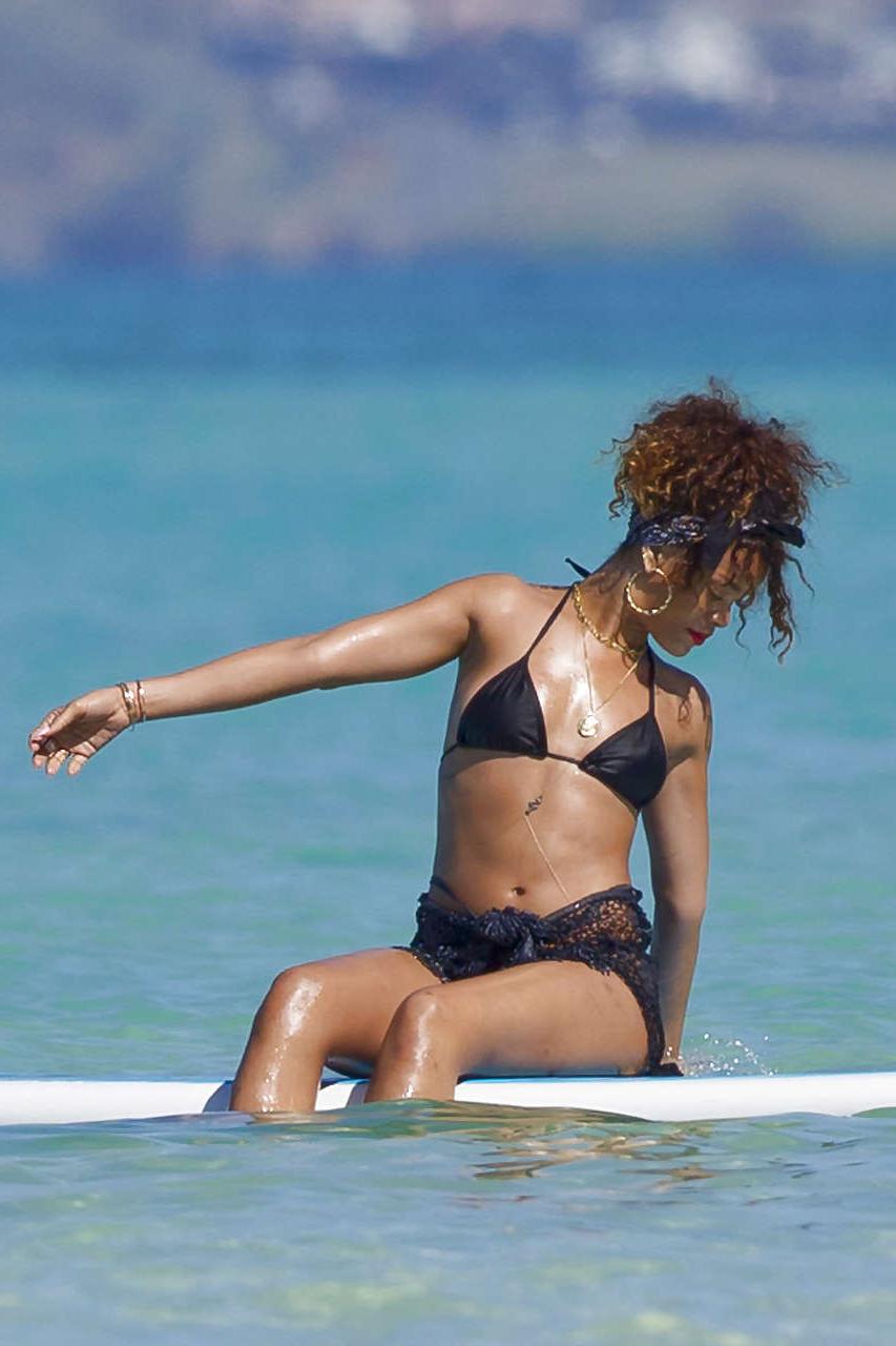 16P Rihanna showing her great ass in black thong on beach paparazzi photos