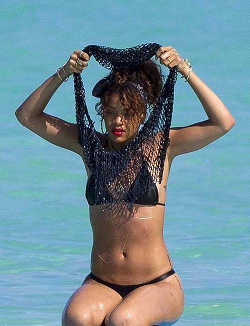 16P Rihanna exposing sexy body and hot ass in thong while surfing