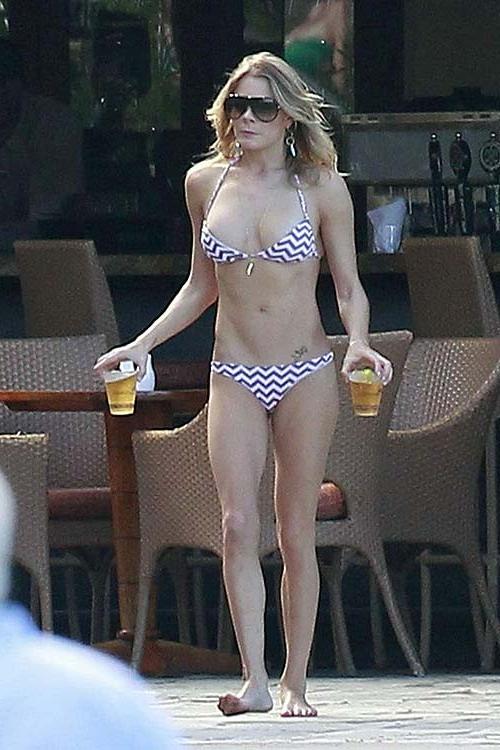 16P LeAnn Rimes exposing sexy body and hot ass in thong
