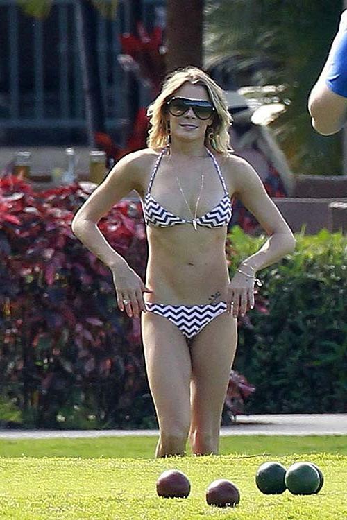 16P LeAnn Rimes exposing sexy body and hot ass in thong