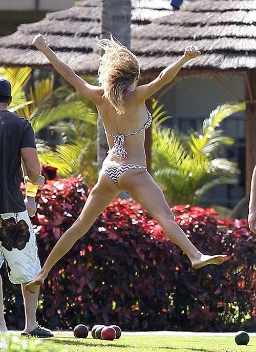 16P LeAnn Rimes exposing sexy body and hot ass in thong