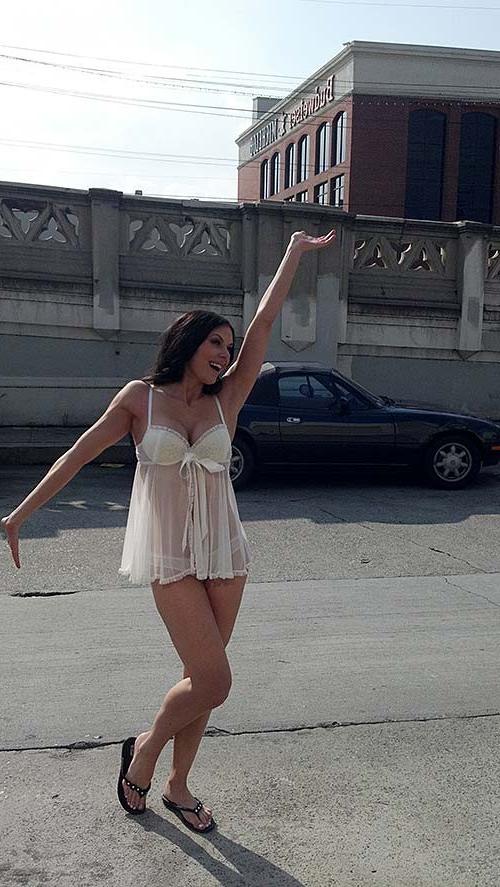 16P Adrianne Curry posing totally nude on private photos