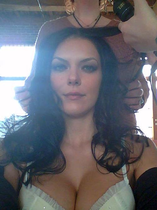16P Adrianne Curry posing totally nude on private photos