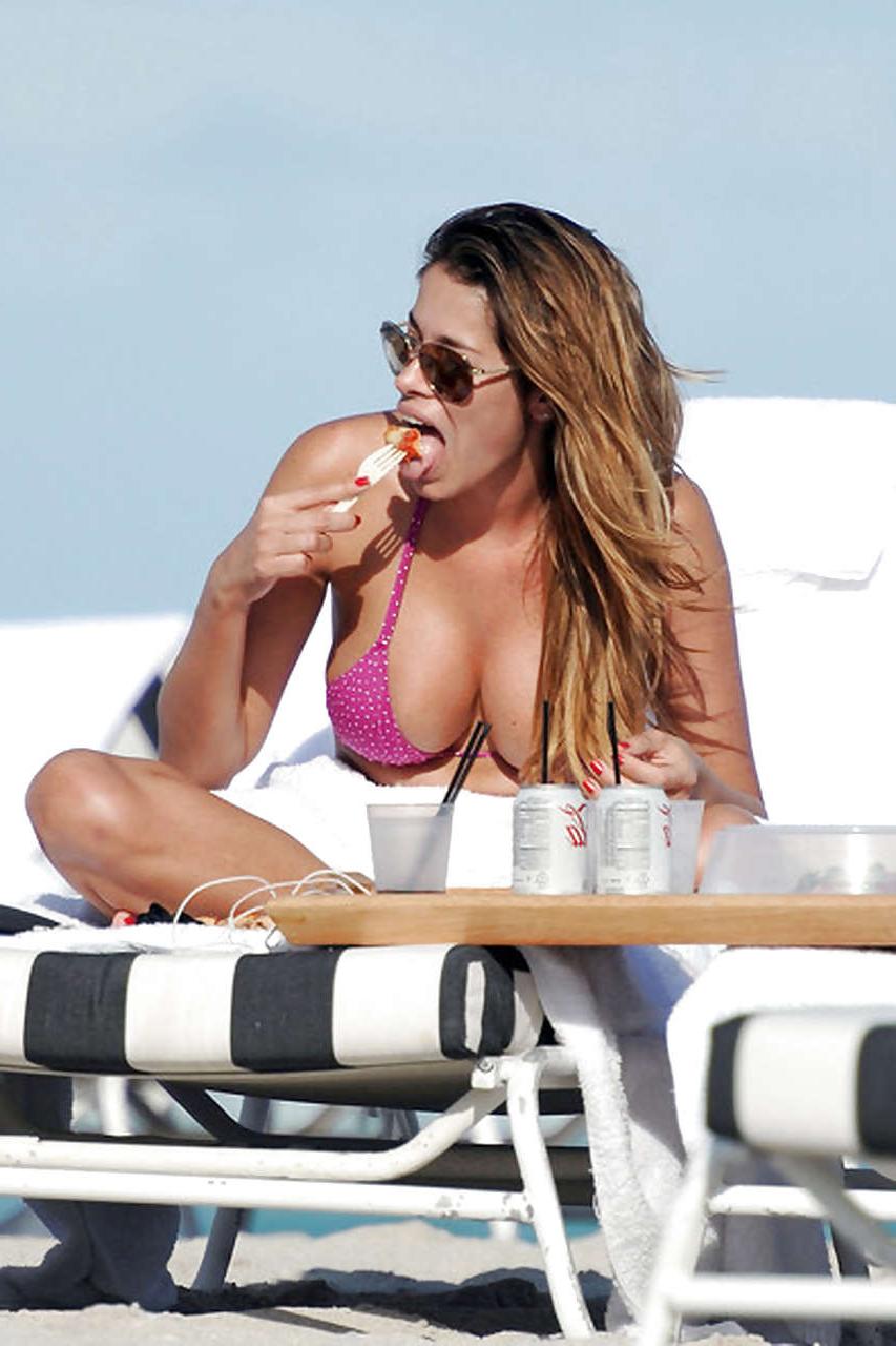 16P AidaYespica showing her fantastic ass in bikini thong on beach